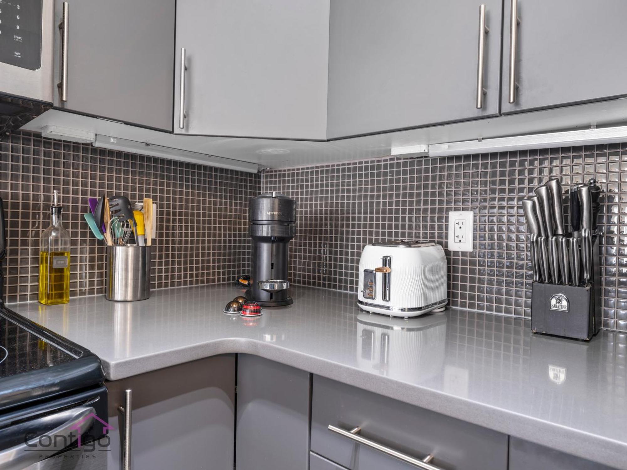 Studio Loft, 2 Bd, Ug Parking, 5 Min To Rogers! Έντμοντον Εξωτερικό φωτογραφία