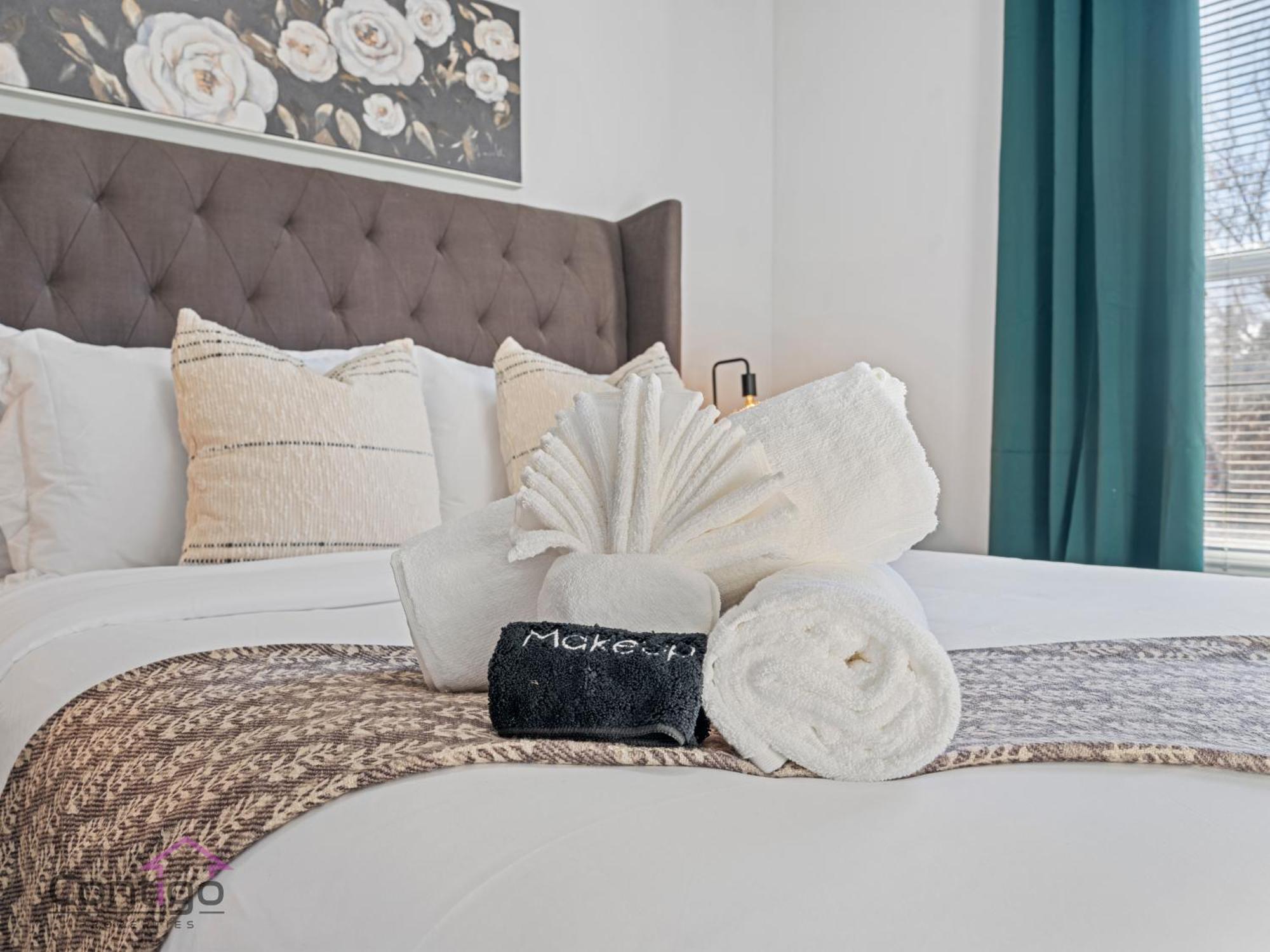 Studio Loft, 2 Bd, Ug Parking, 5 Min To Rogers! Έντμοντον Εξωτερικό φωτογραφία